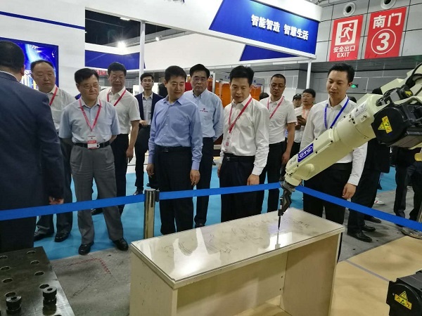 维多利亚老品牌vic(集团)官方网站