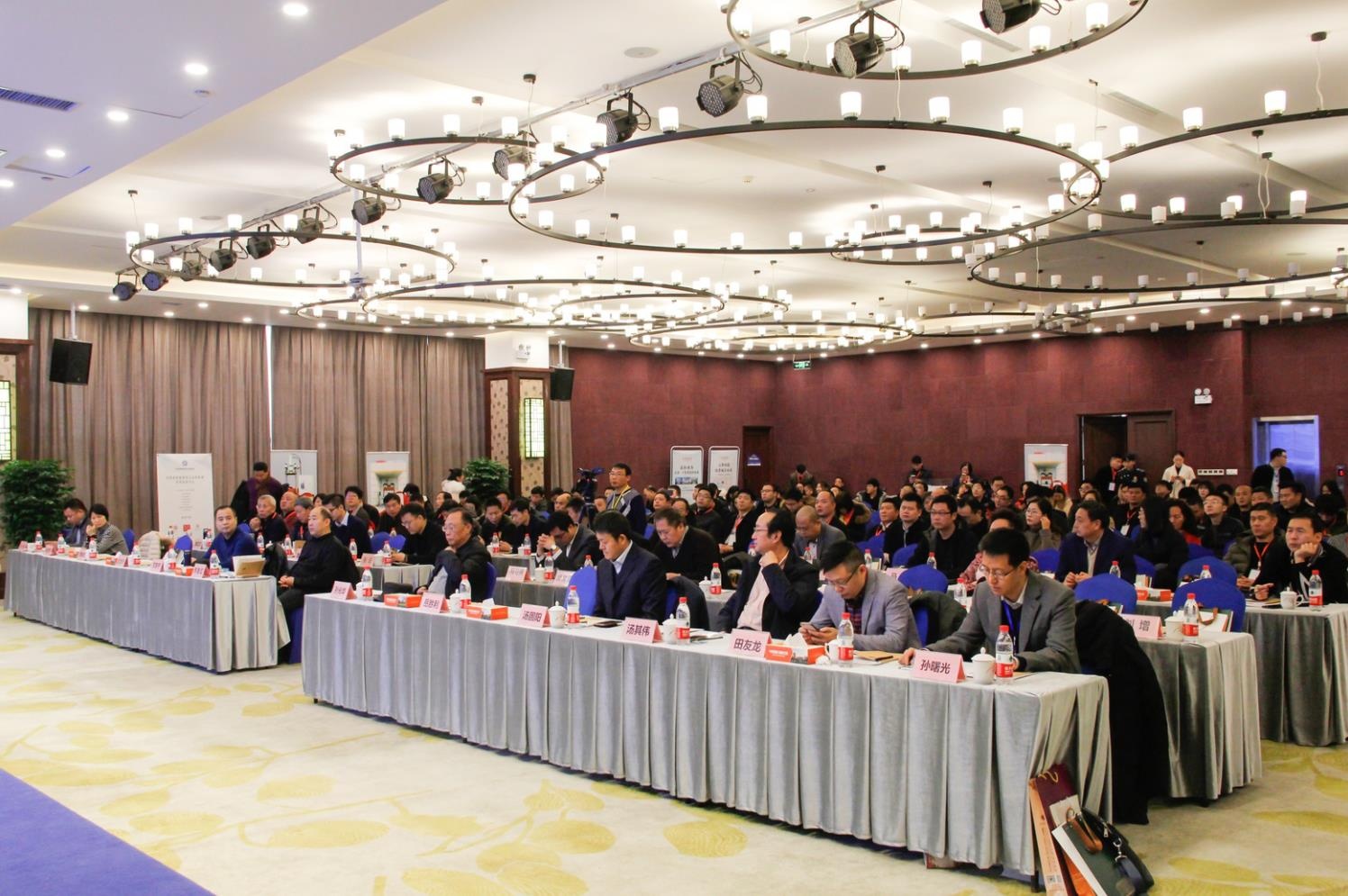 维多利亚老品牌vic(集团)官方网站